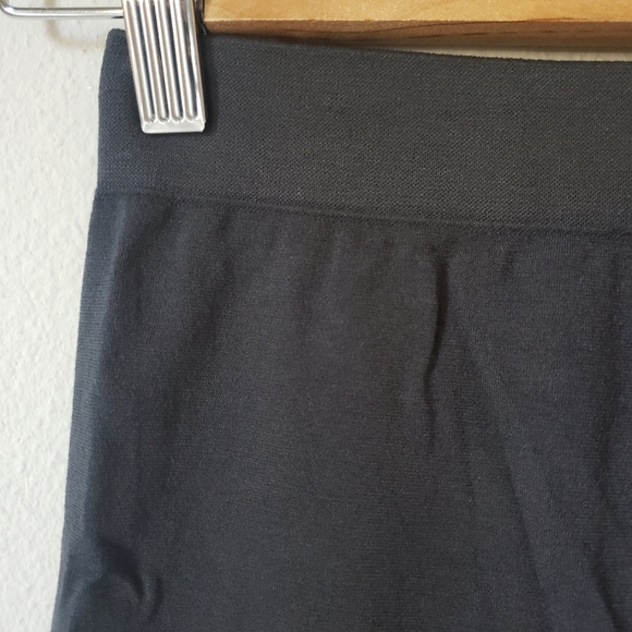 ❗SOLD ❗65% OFF SALE Avocado | Sports Bra & Capri Set - Picture 8 of 16